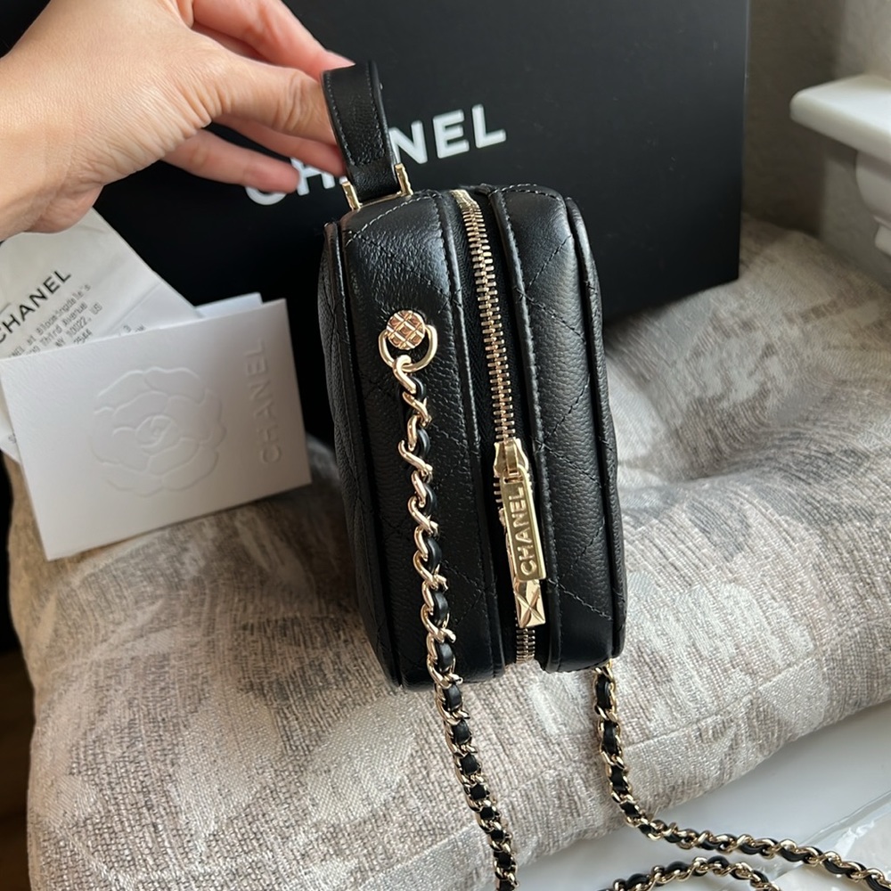 Chanel 22P Suit Your Case Vanity Case in Black Caviar - Picture 4 of 12